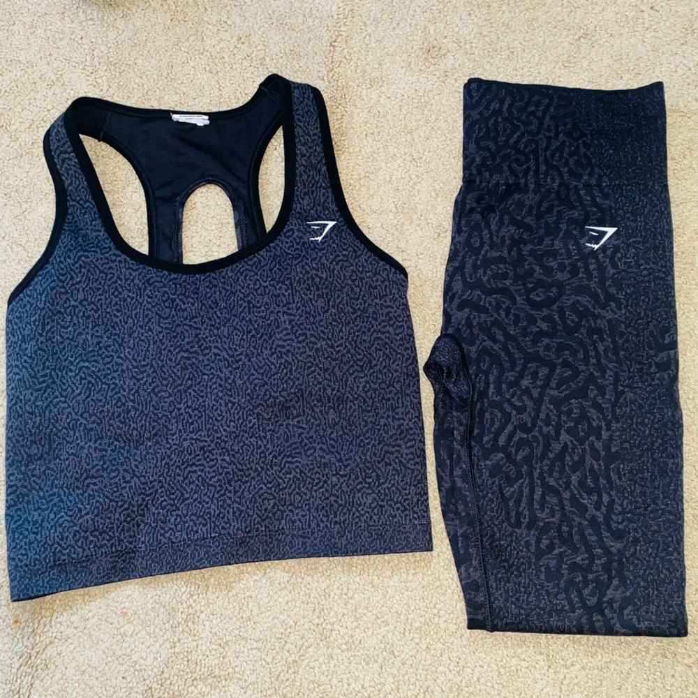 Gymshark Adapt Animal Reef in Black color
